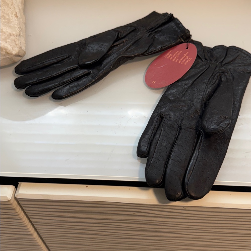 NWT Genuine LeatherBlack Gloves - Picture 2 of 7